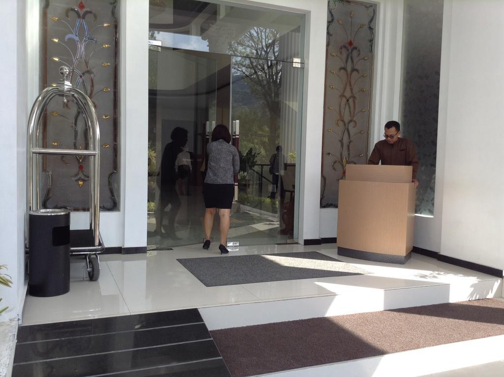 Hotel Safira Magelang Zewnętrze zdjęcie