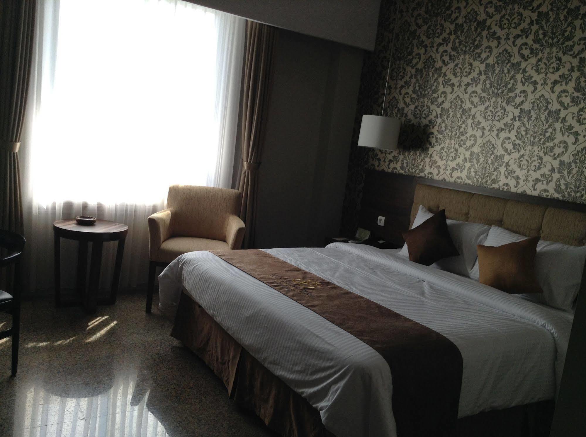 Hotel Safira Magelang Zewnętrze zdjęcie
