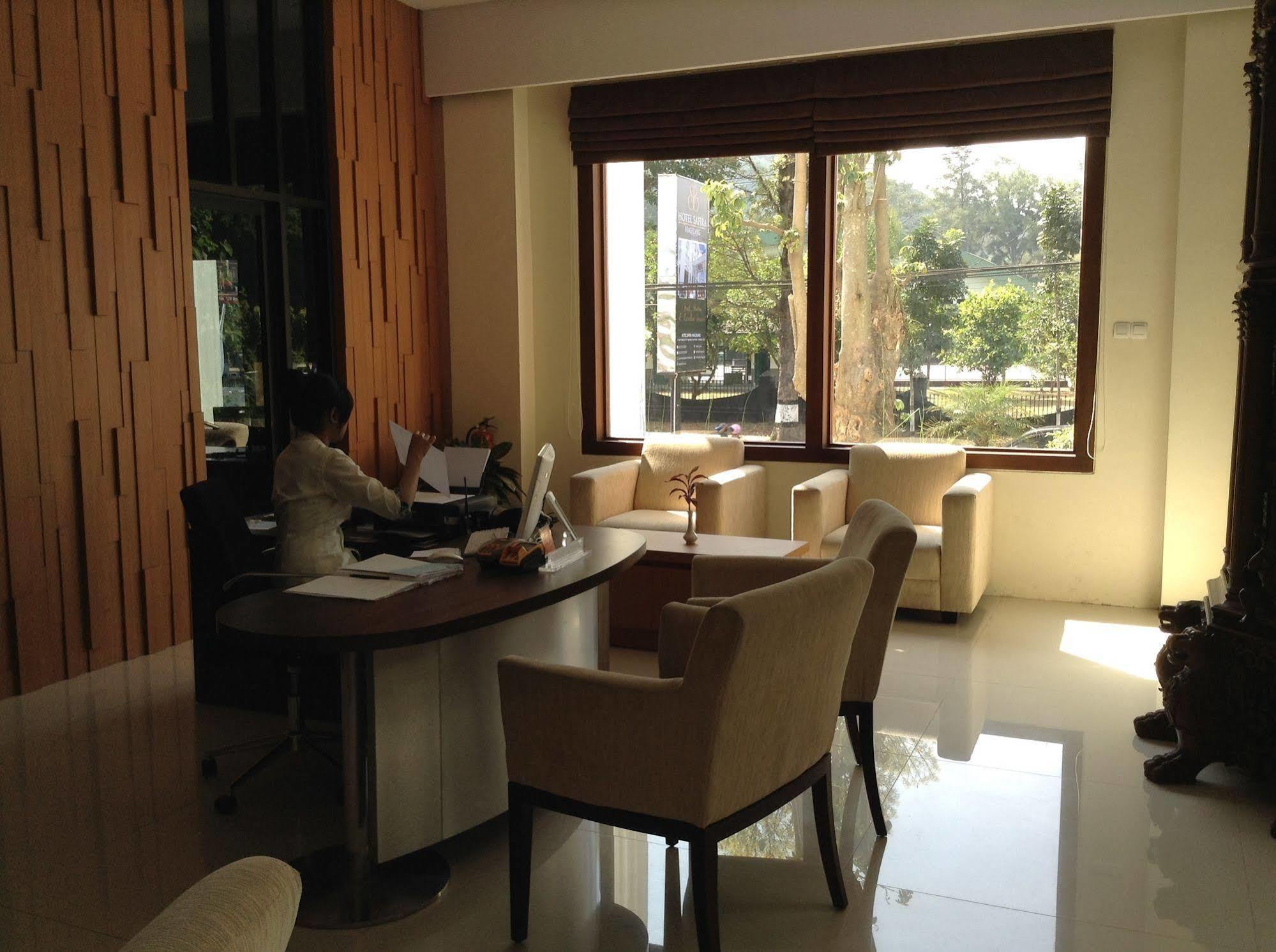 Hotel Safira Magelang Zewnętrze zdjęcie
