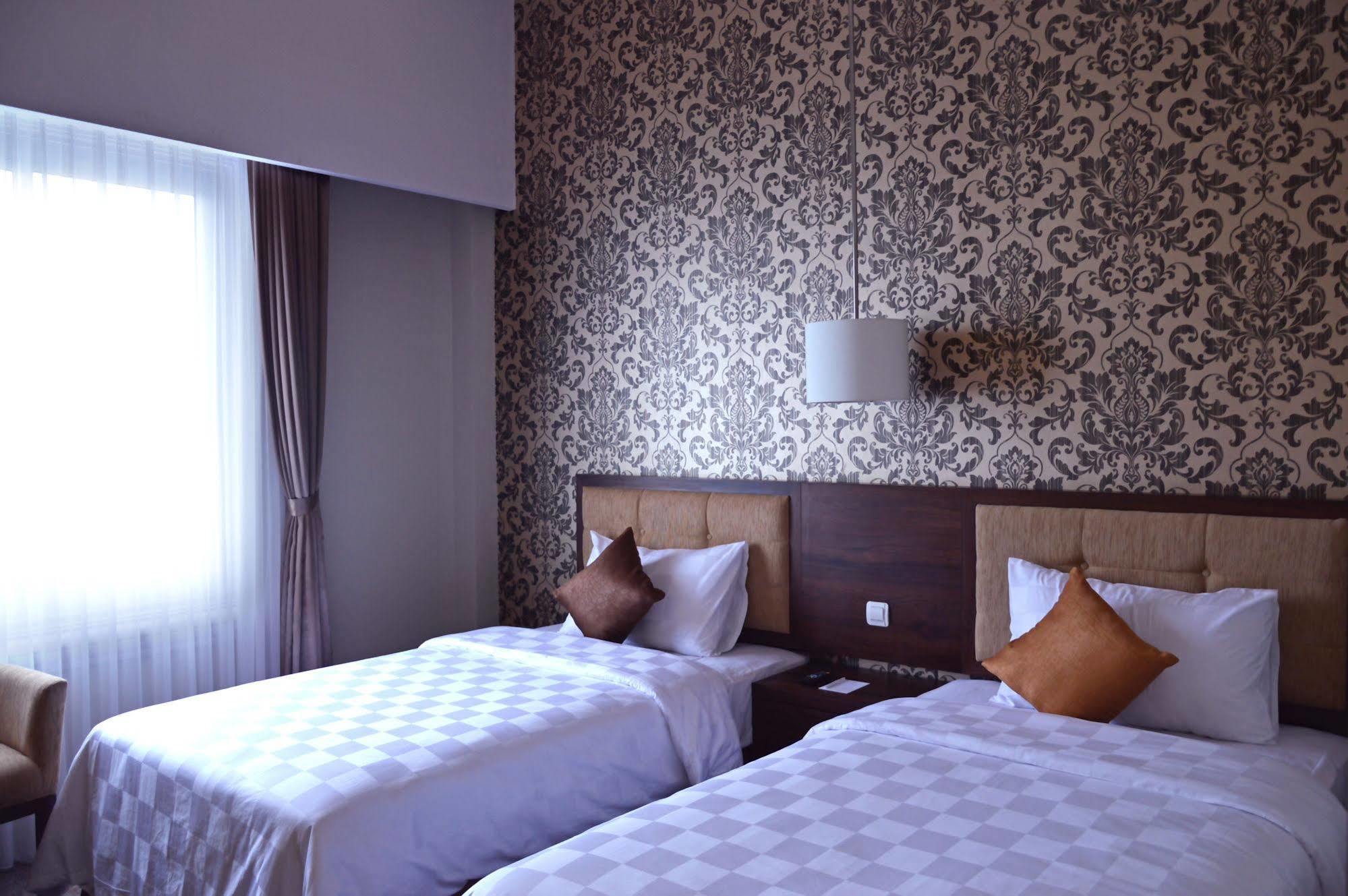 Hotel Safira Magelang Zewnętrze zdjęcie